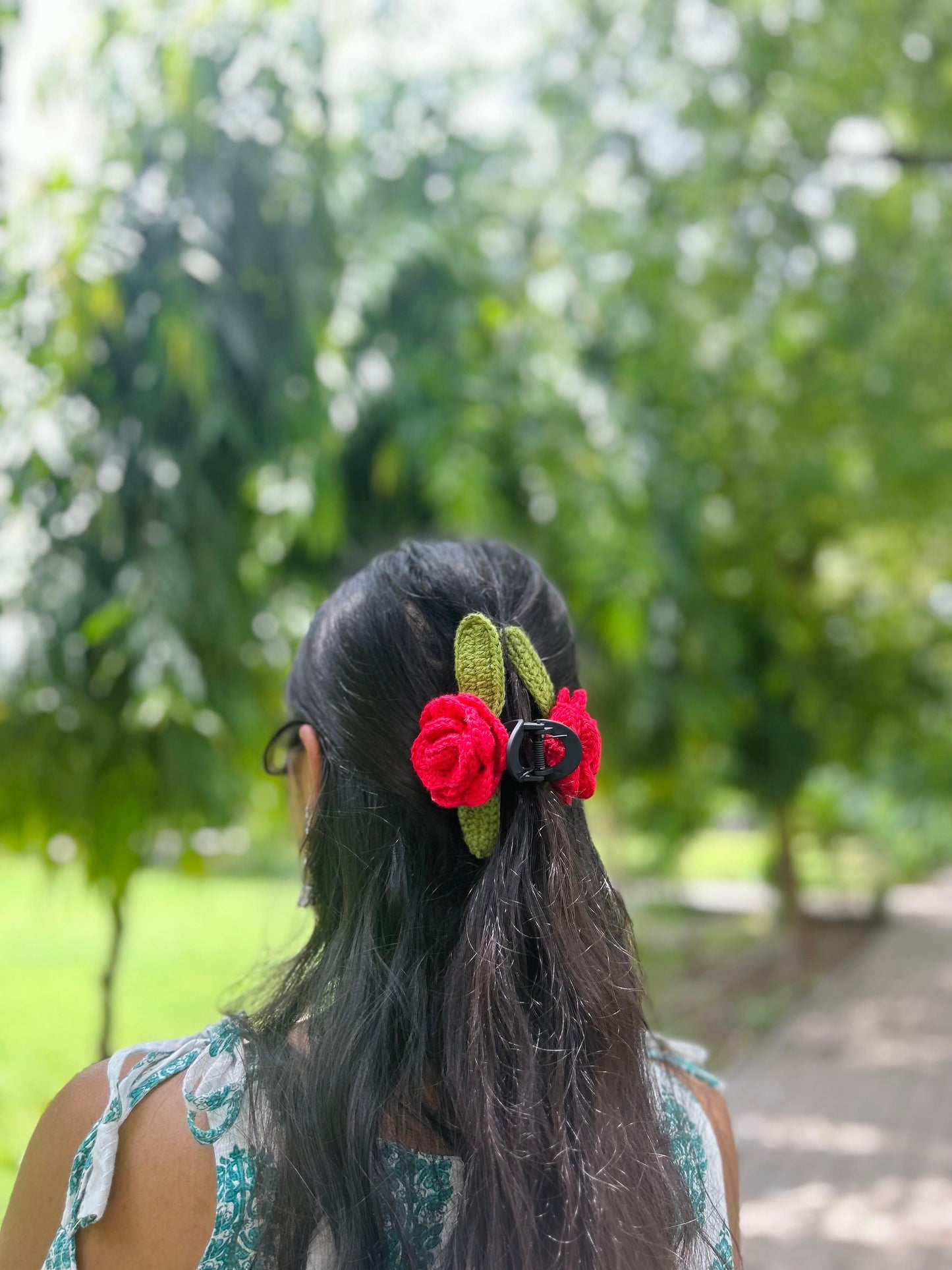 Gulabo Saaz (rose caw clip)