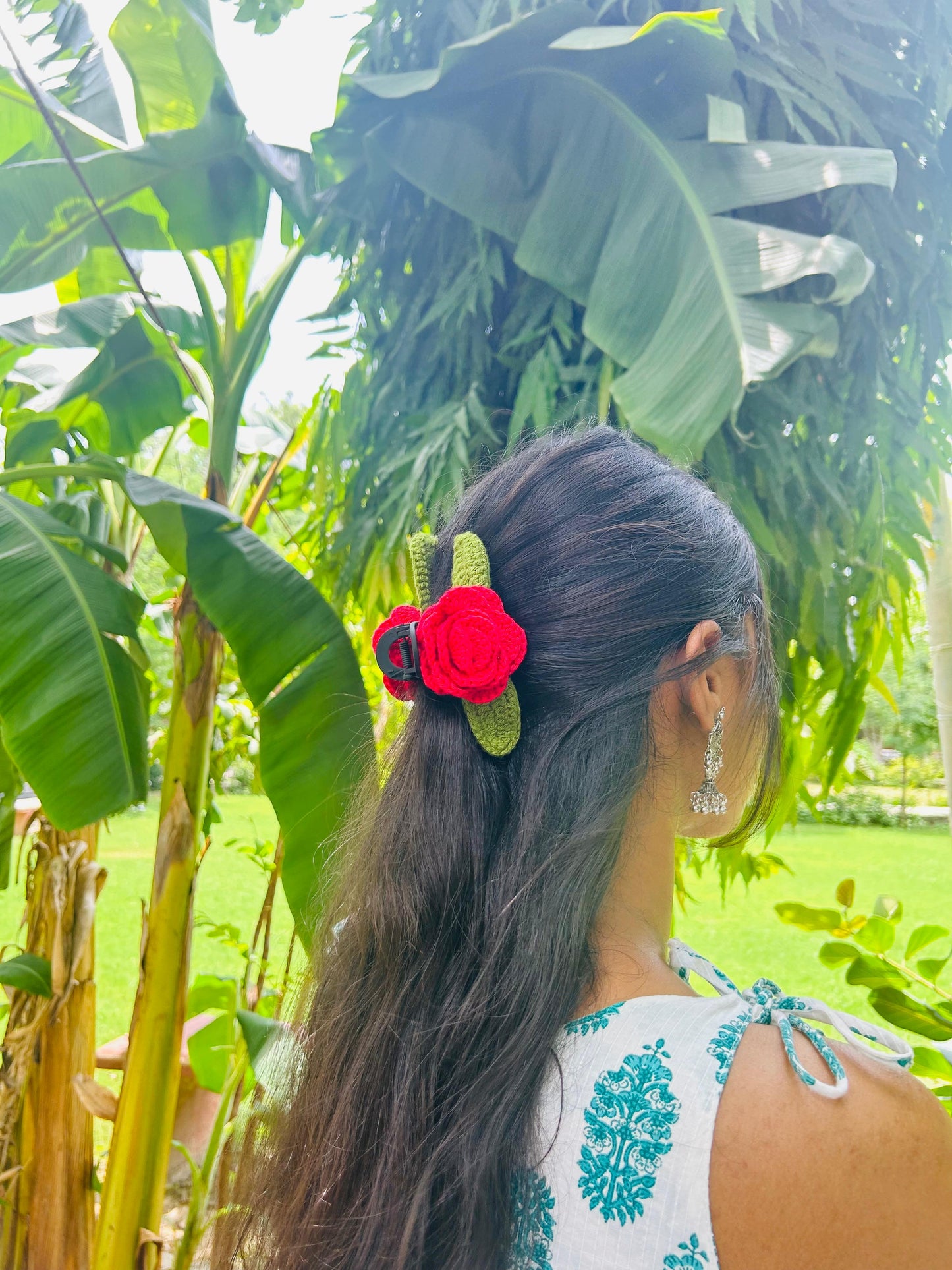 Gulabo Saaz (rose caw clip)