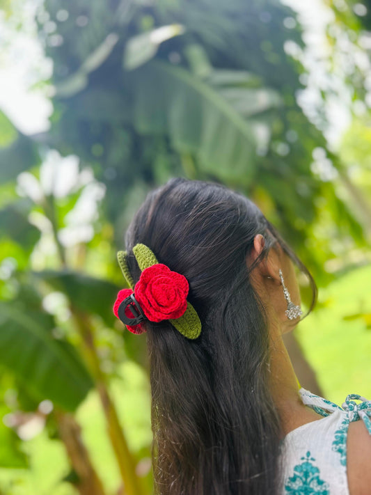 Gulabo Saaz (rose caw clip)