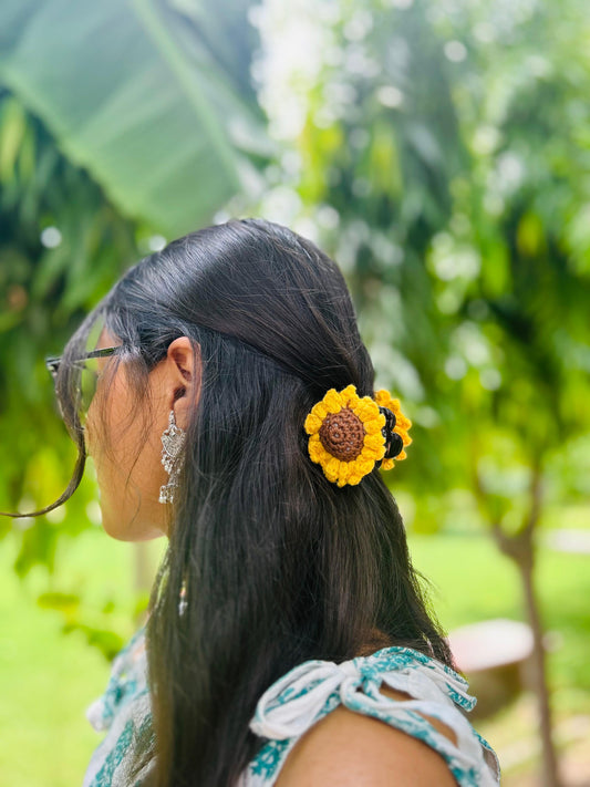 Surajmukhi -Saaz (sunflower claw clip)